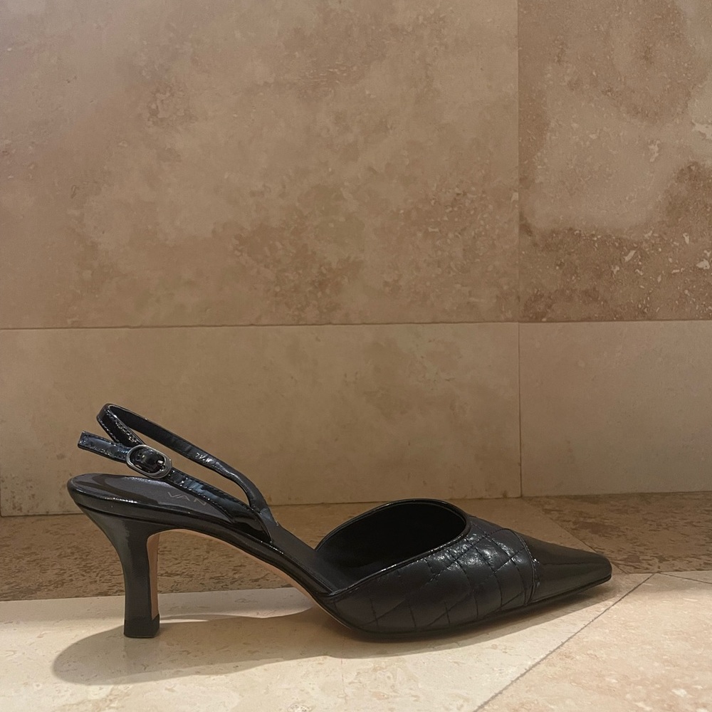Vaneli , Lisbet SKU:8115548. Slingback leather pump , quilted , cap toe .